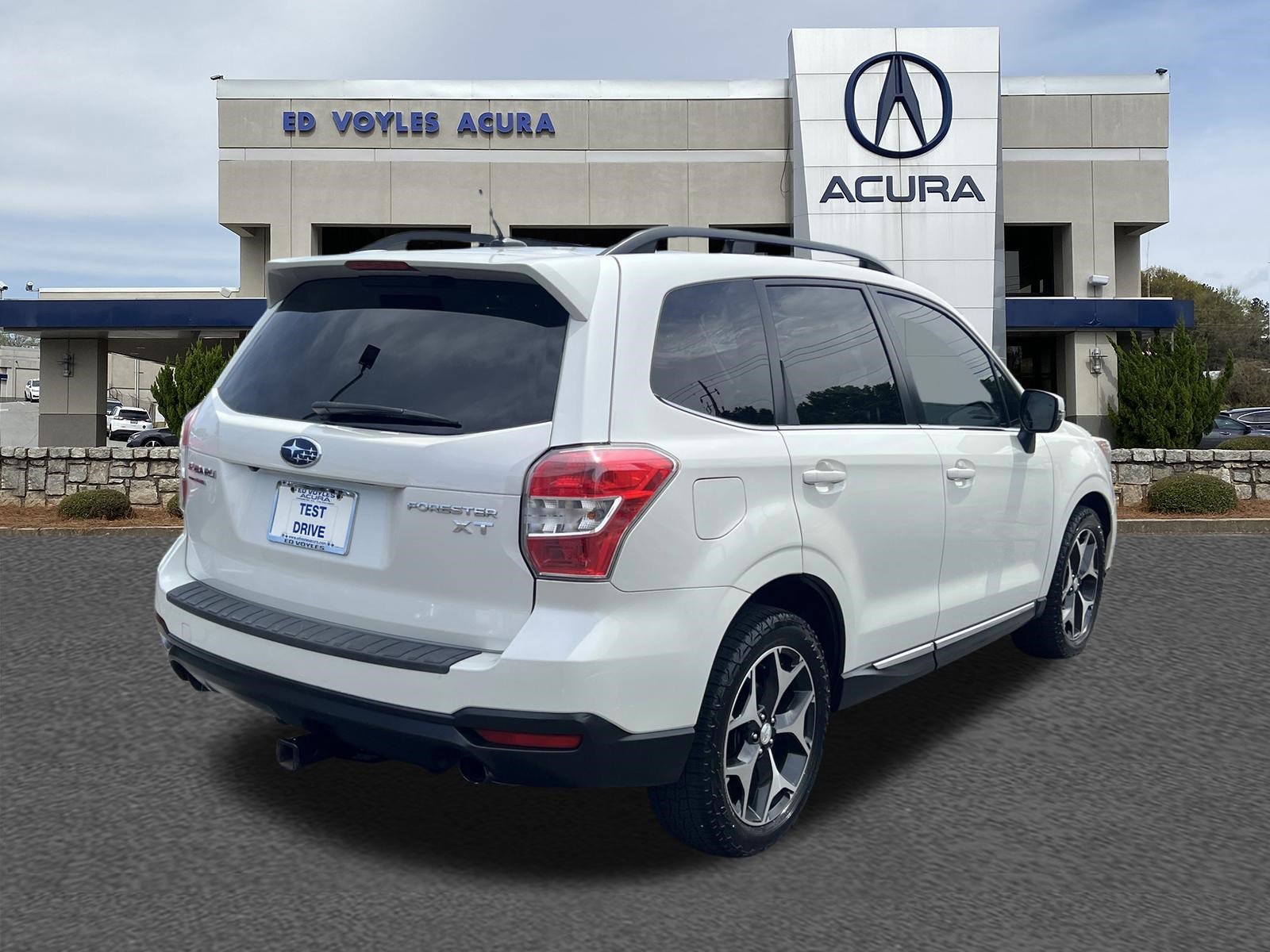 Used 2015 Satin White Pearl Subaru 2.0XT Touring image 5