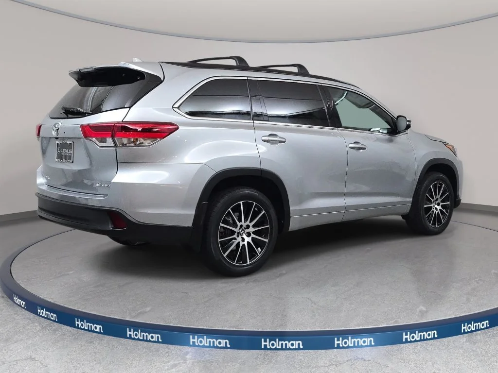 Used 2017 Silver Toyota SE image 6