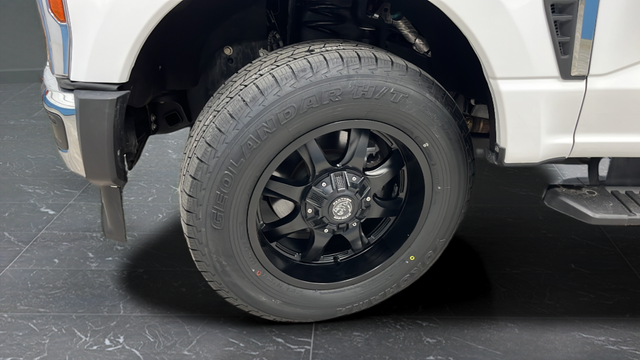 Used 2024 Oxford White Ford XLT image 31