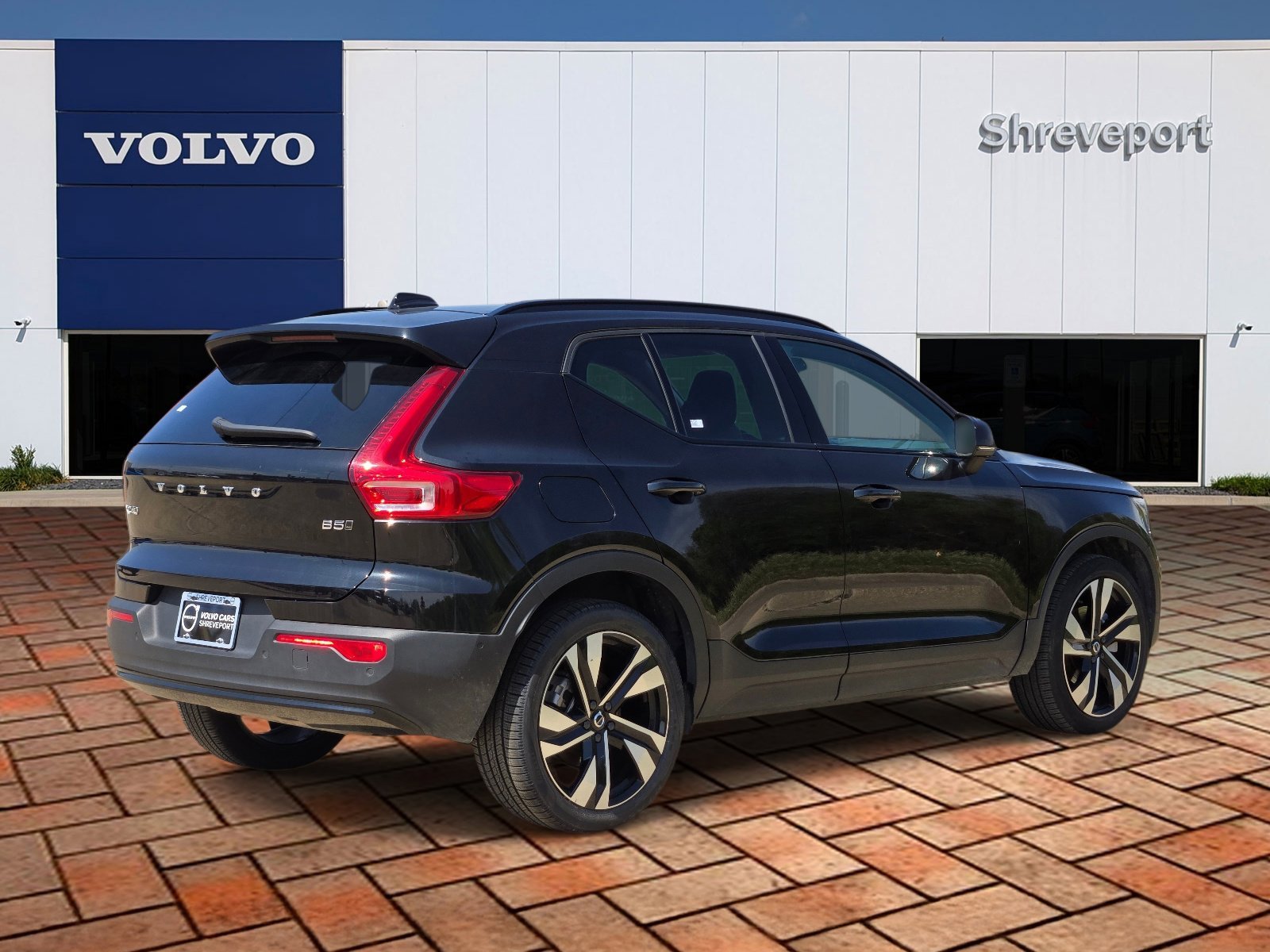 Used 2025 Black Volvo Plus Dark Theme image 4
