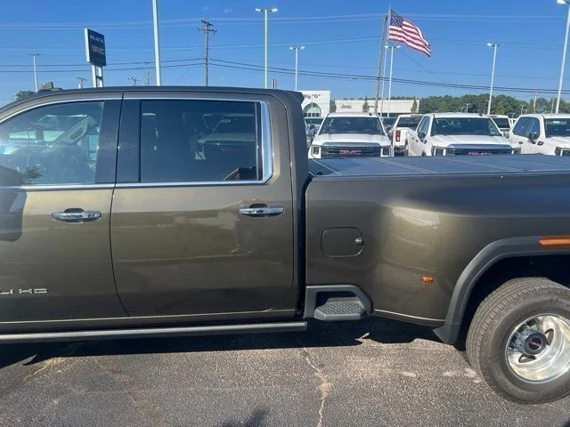 Used 2022  GMC Denali image 9
