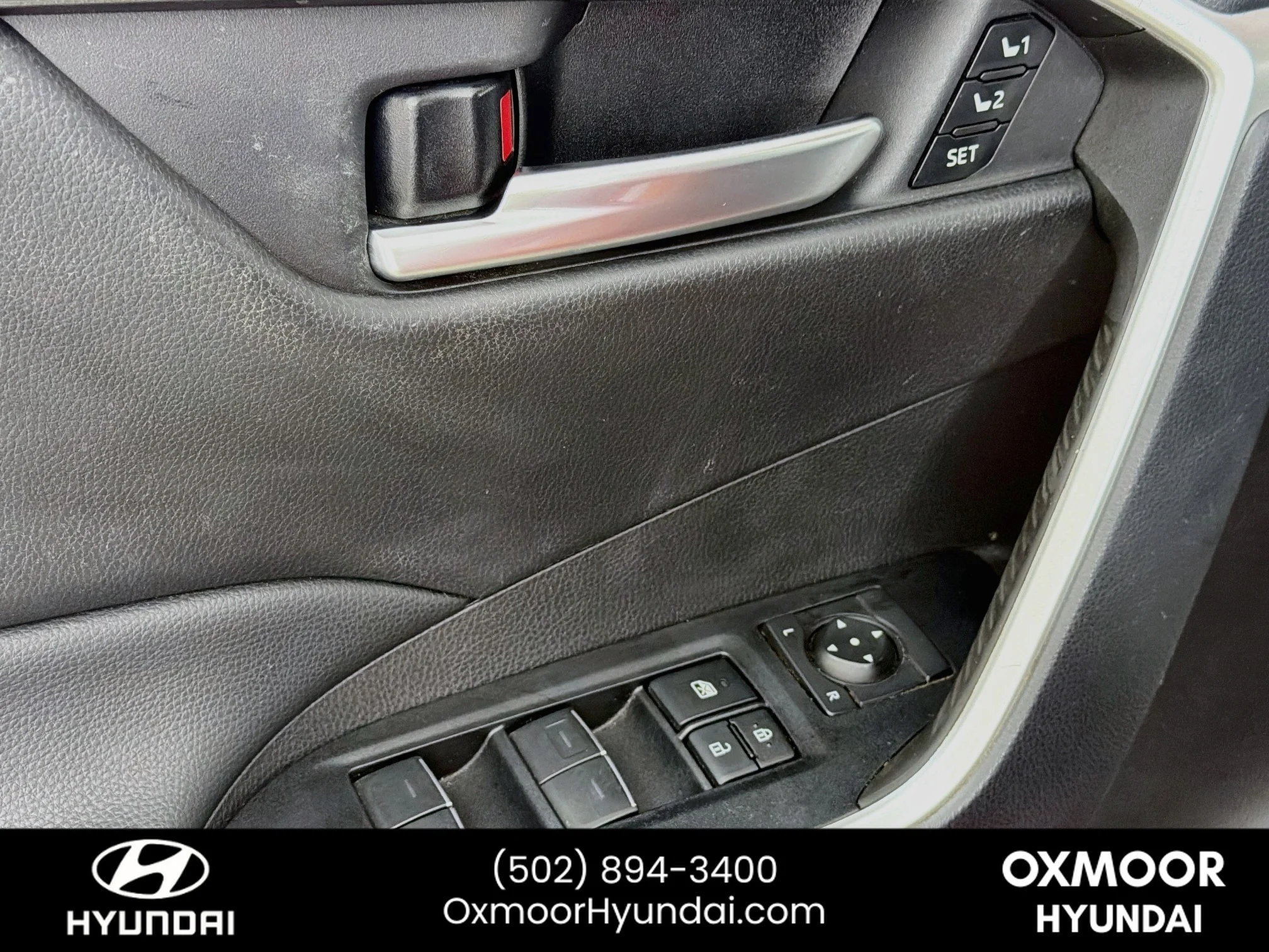 Used 2025 Ruby Flare Pearl Toyota XLE Premium image 18
