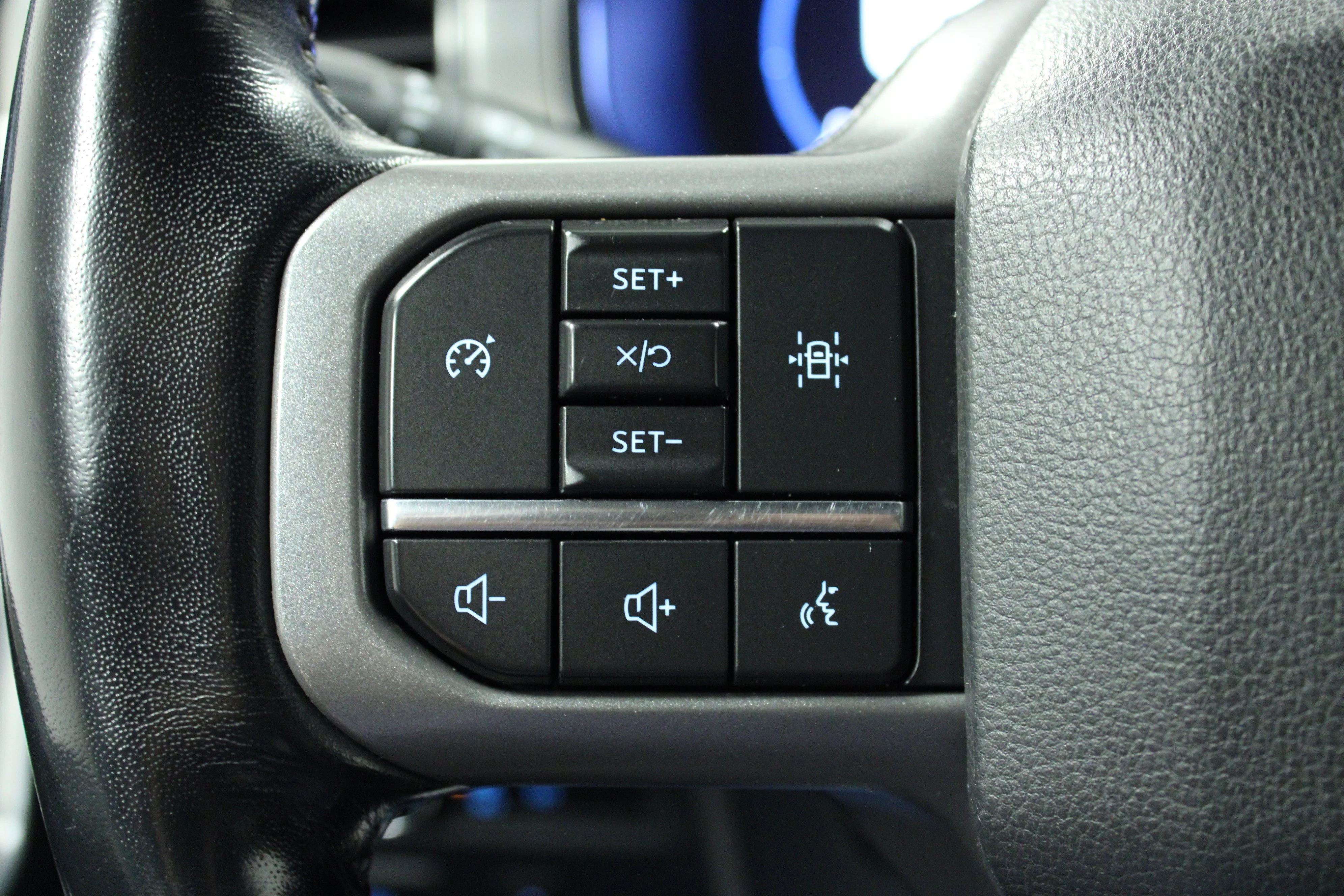 Used 2022 Star White Metallic Tri-Coat Ford LARIAT image 21