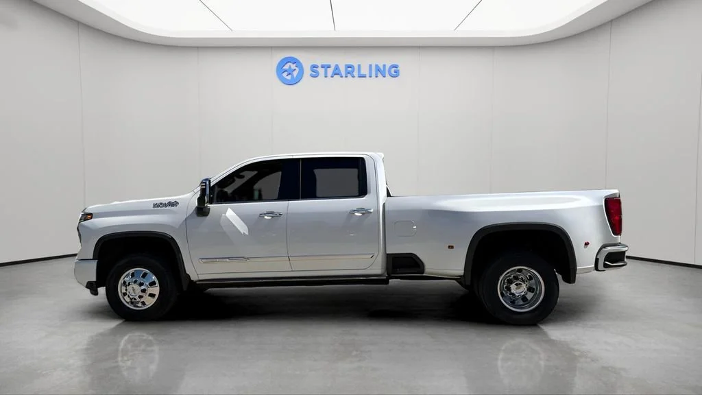 Used 2024 Iridescent Pearl Tricoat Chevrolet High Country DRW image 4