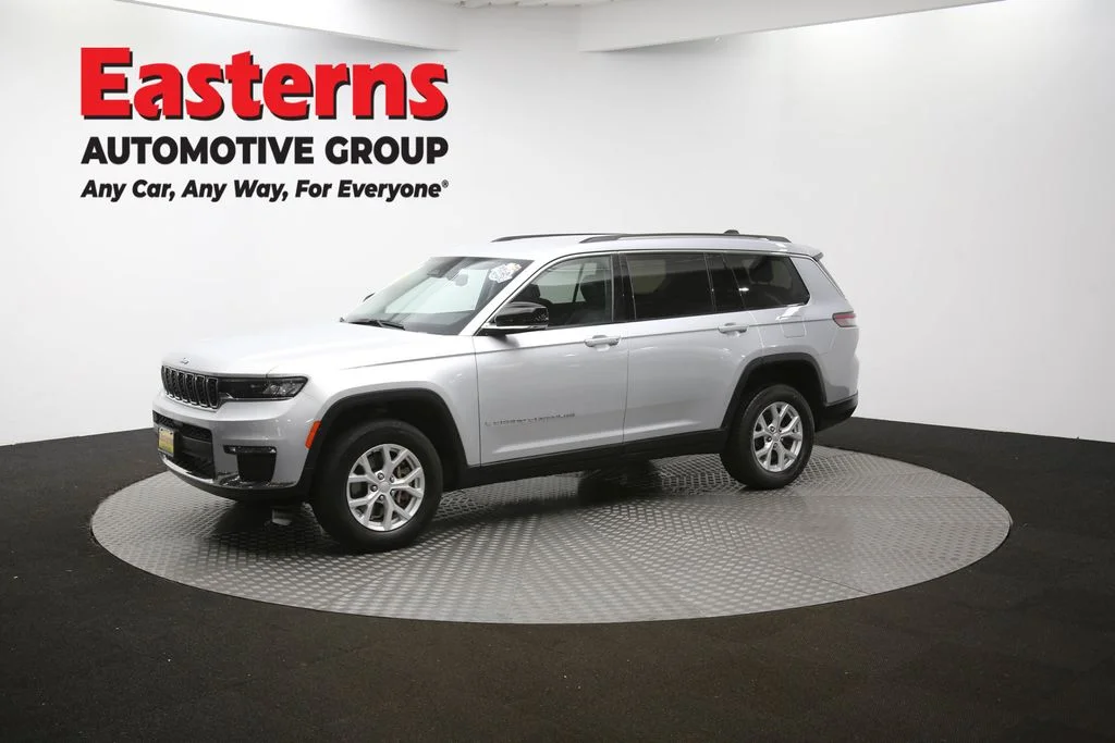 Used 2023 Silver Jeep Limited image 58