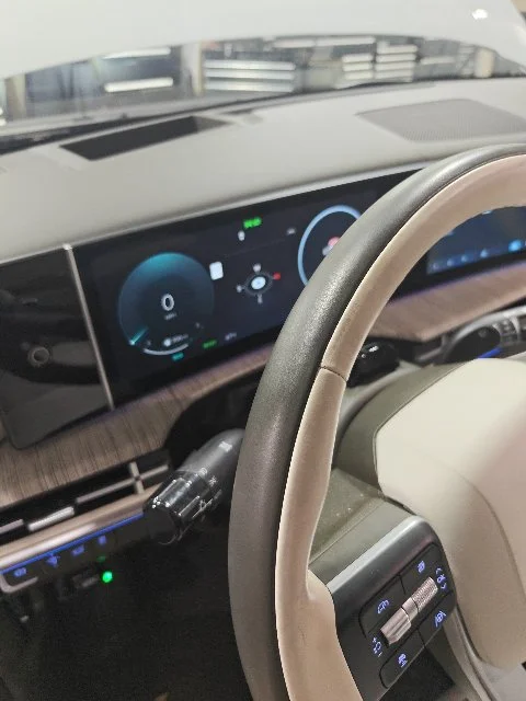 Used 2025 White Hyundai Calligraphy image 12