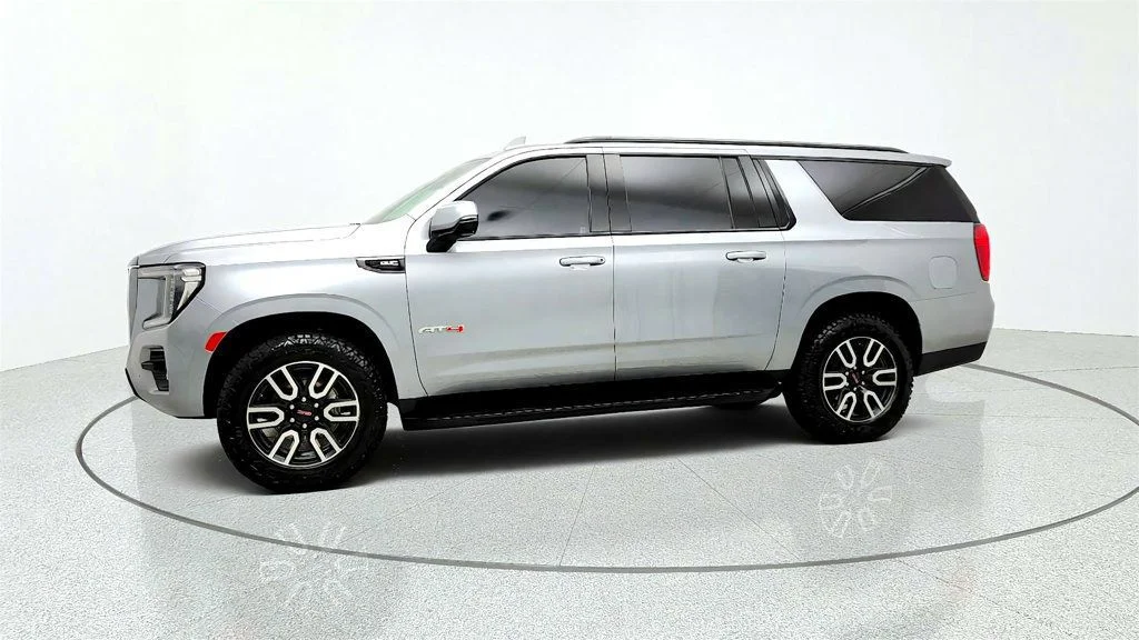 Used 2024 Sterling Metallic GMC 4WD 4dr AT4 image 8