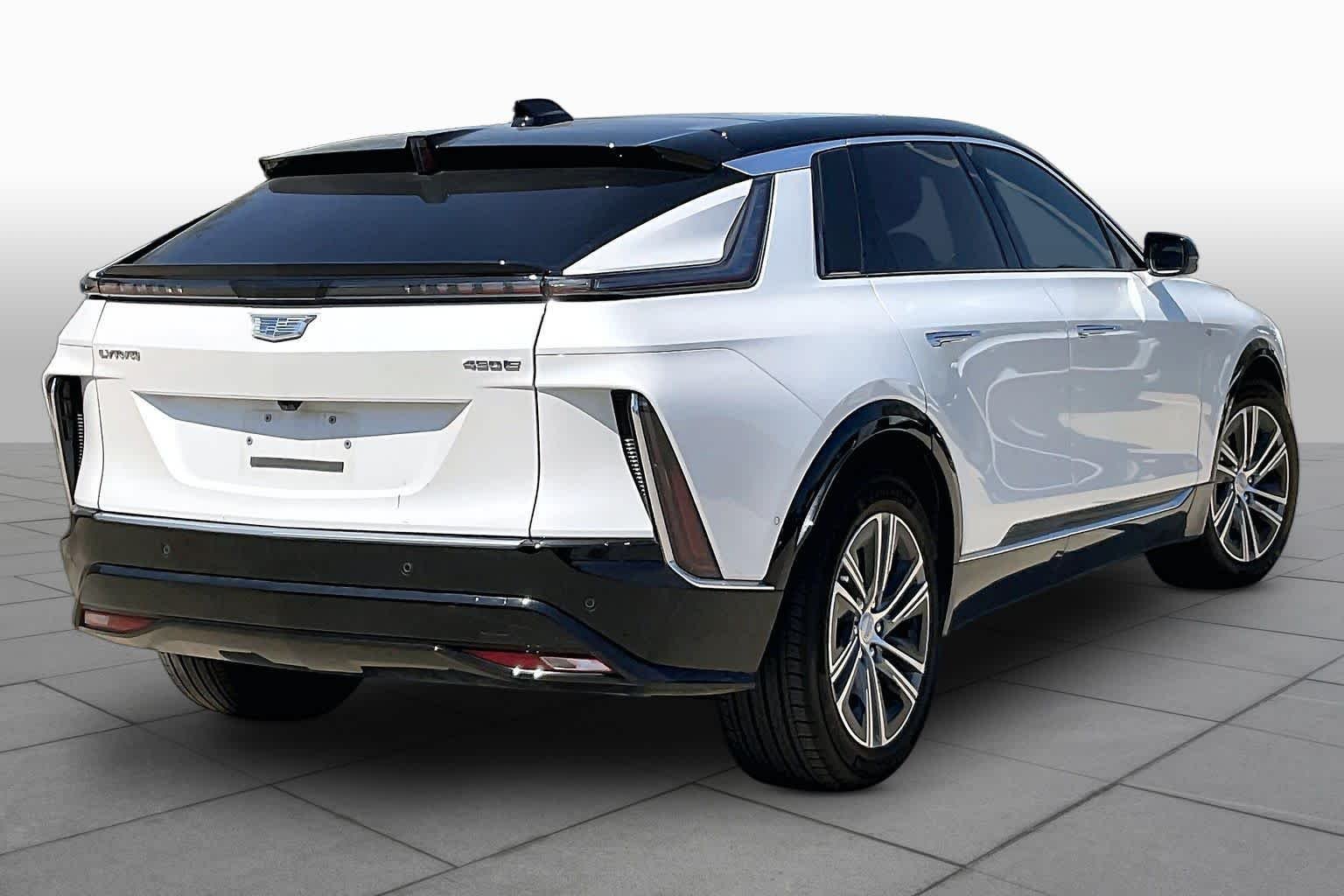 Used 2025 Crystal White Tricoat Cadillac Luxury image 12