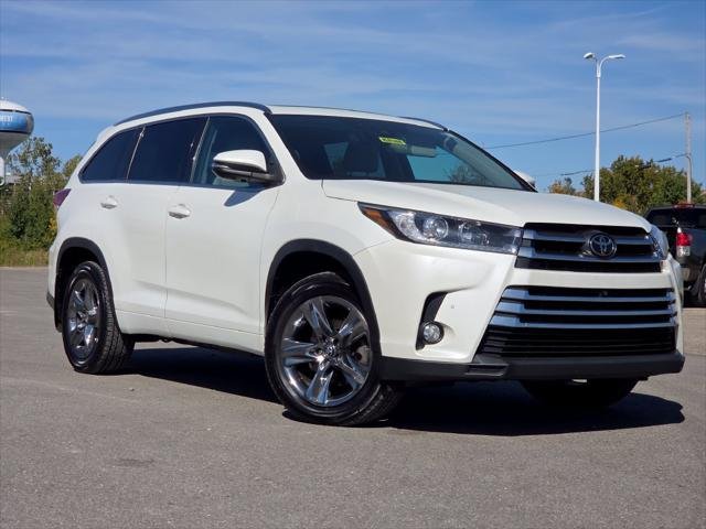 Certified Used 2017 BLIZZARD PEARL Toyota  image 2