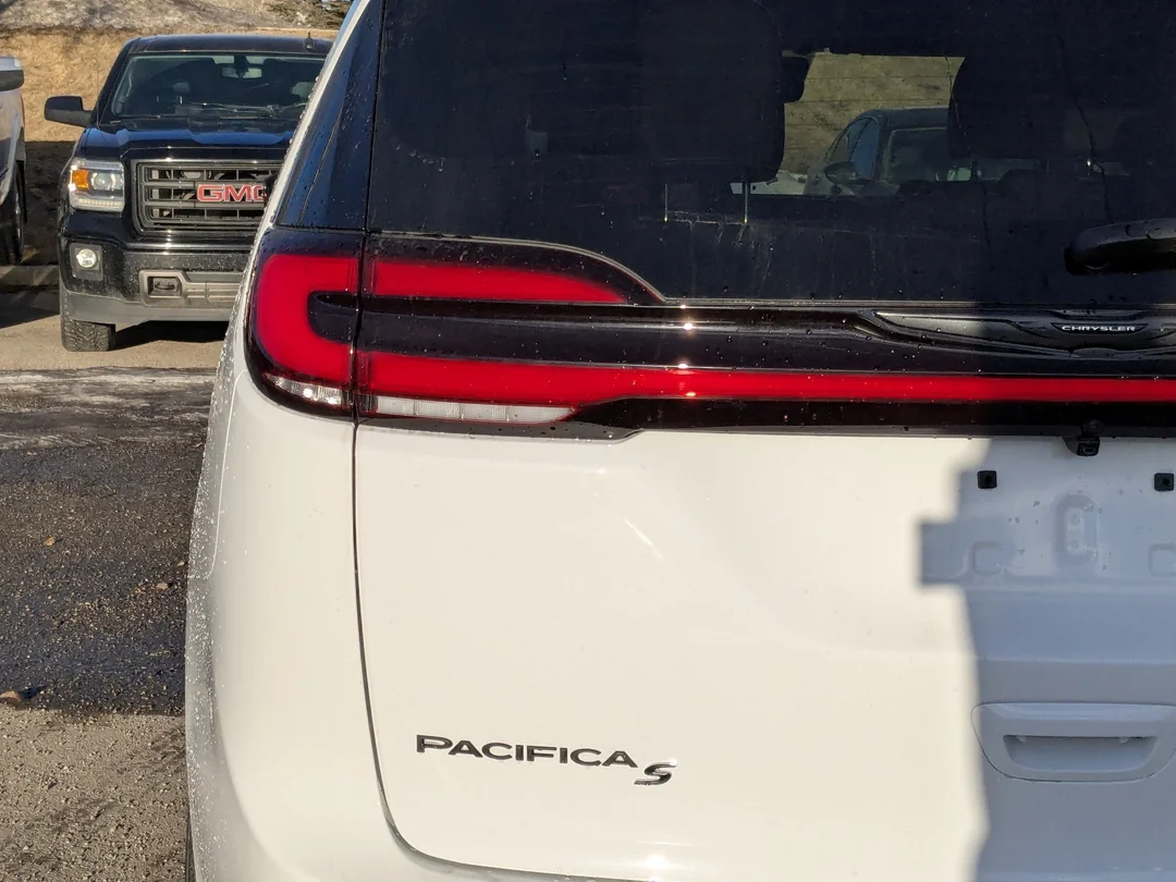 New 2026 White Chrysler Select - - FWD - Full Sunroof - S Appearance Package - 20 Foreshadow Wheels - Stow n Go & More! image 11
