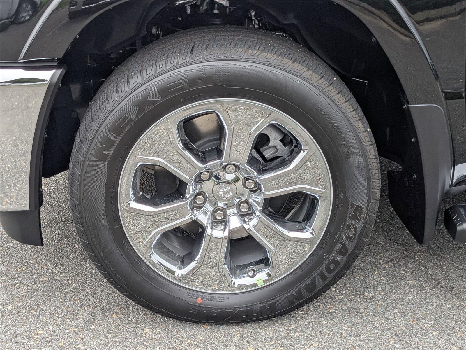 New 2026 Diamond Black Crystal Pearl-Coat Exterior Paint RAM Big Horn image 9