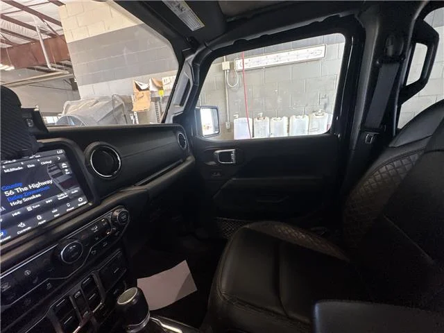 Used 2023 Black Clearcoat Jeep High Altitude 4x4 Crew Cab 5 ft. box image 10
