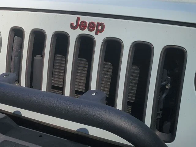 Used 2018 White Jeep Unlimited Sahara image 24