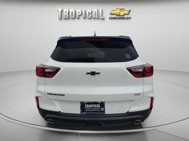 New 2026 Iridescent Pearl Tricoat Chevrolet RS image 4