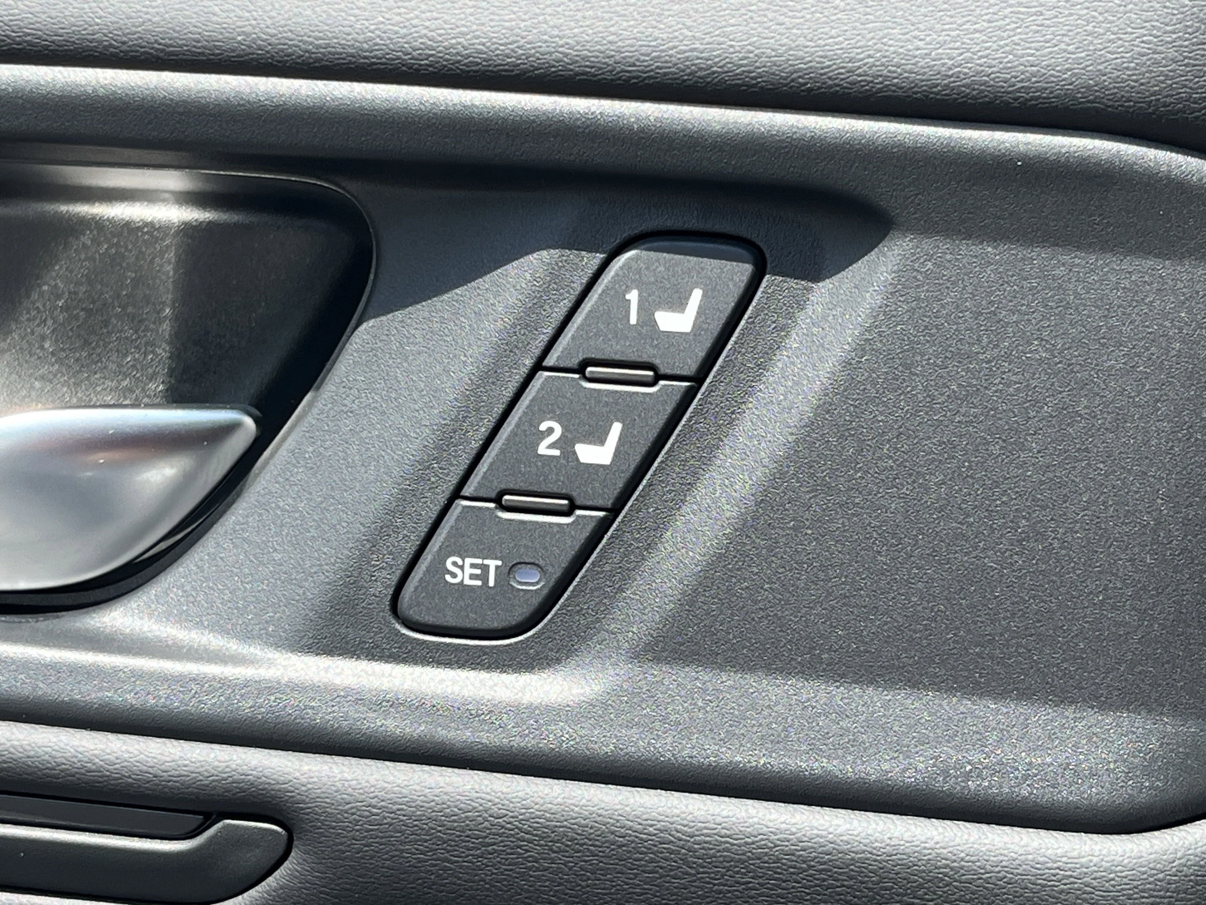 2025 Honda Accord Hybrid EX-L - Photo 18