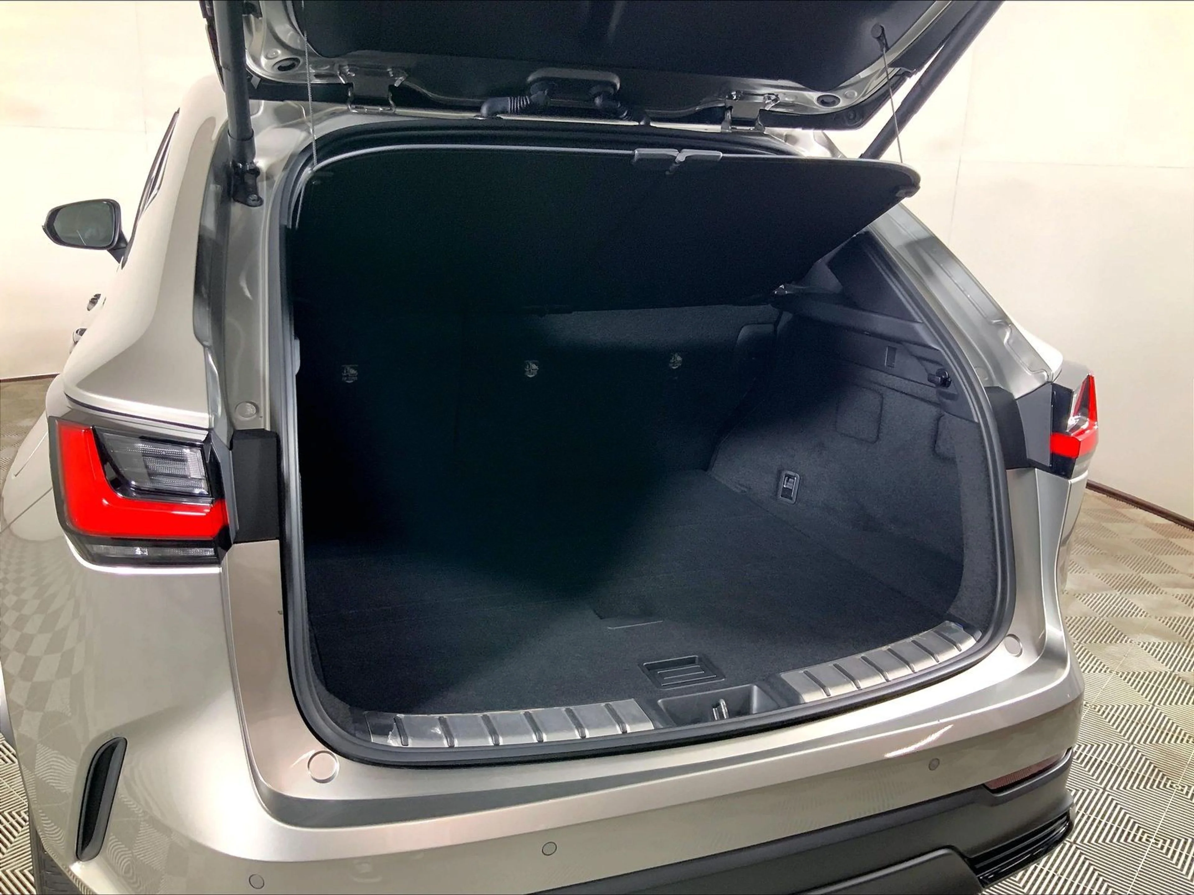 2024 Lexus NX Hybrid 350h - Photo 24