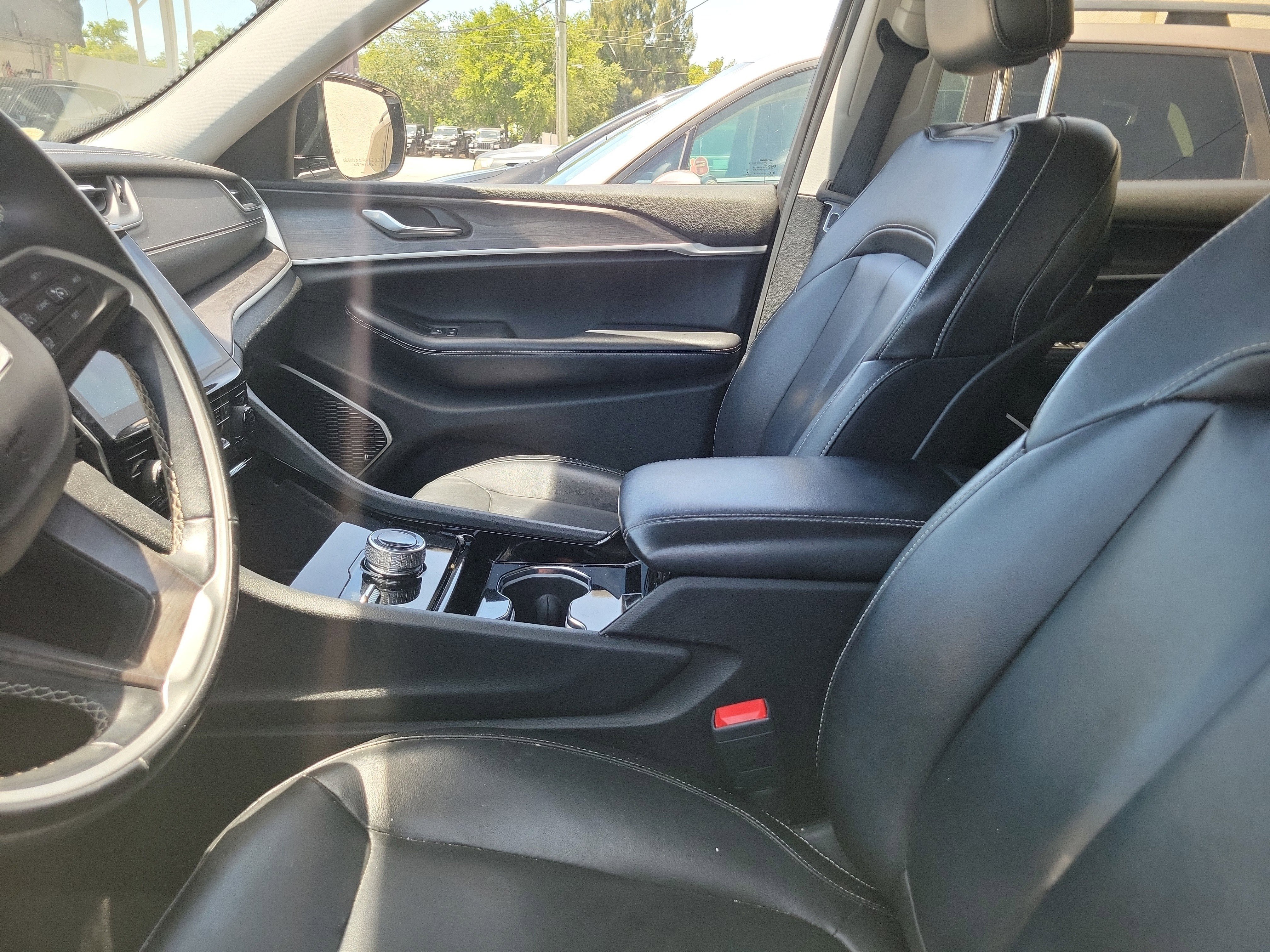 Used 2021 Silver Zynith Jeep Limited image 7