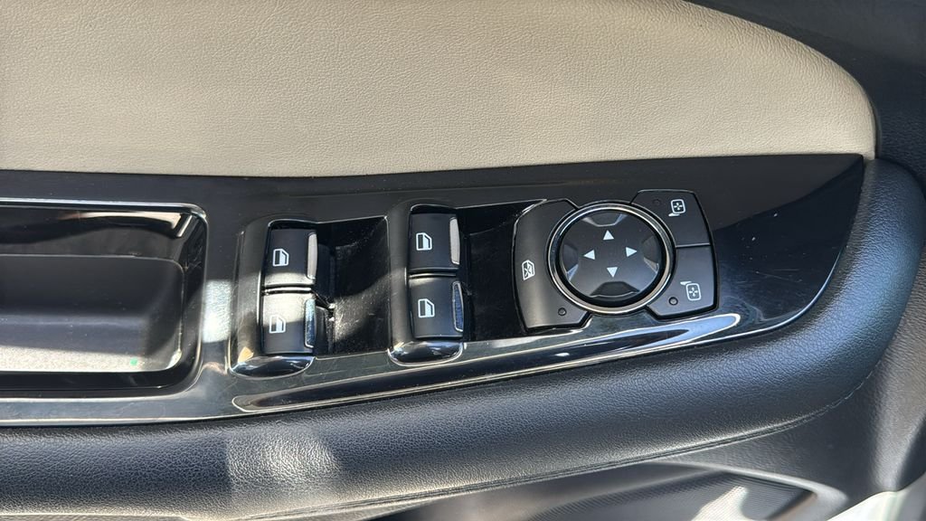 Used 2019 White Ford SEL image 19