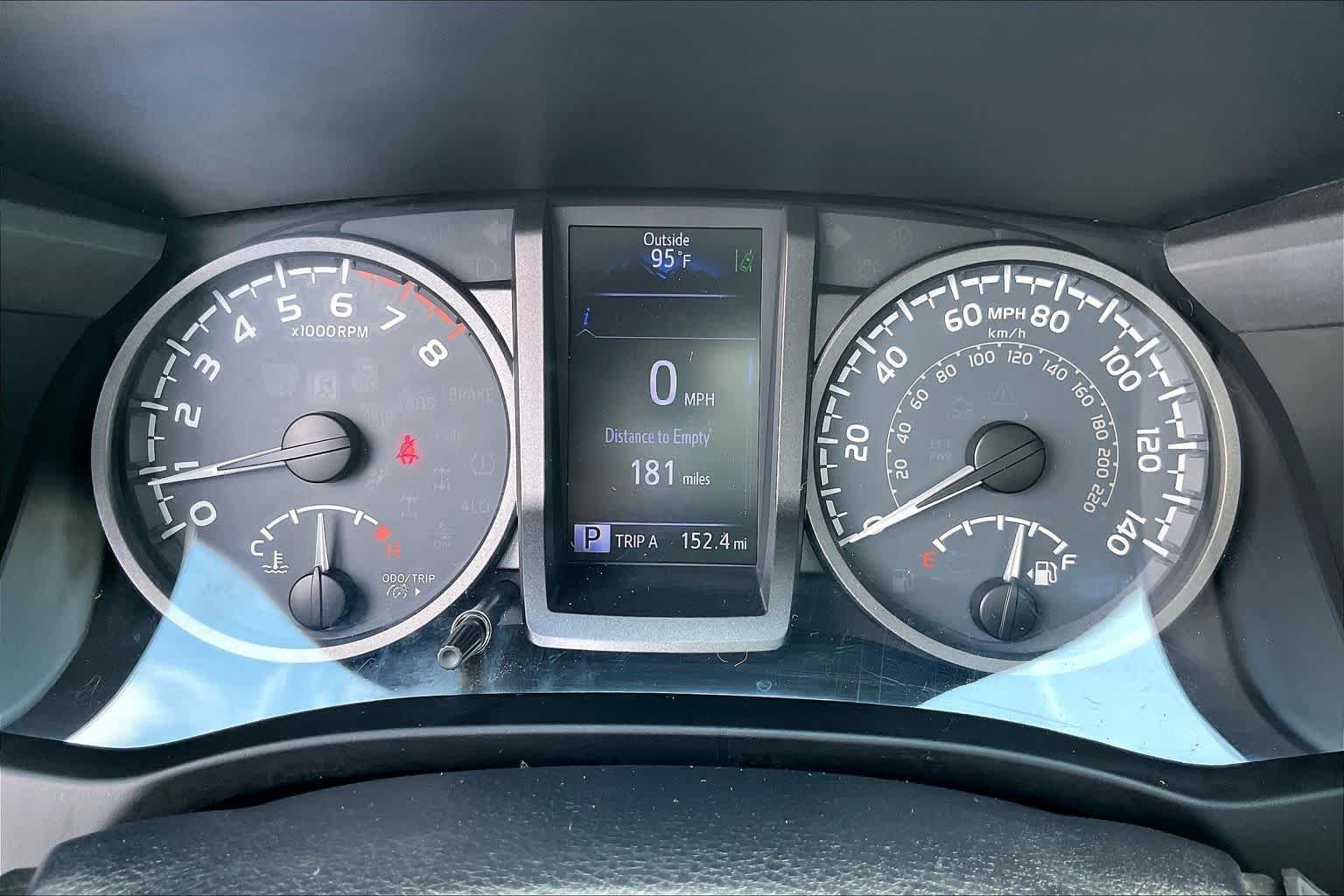 Used 2018  Toyota SR5 image 24