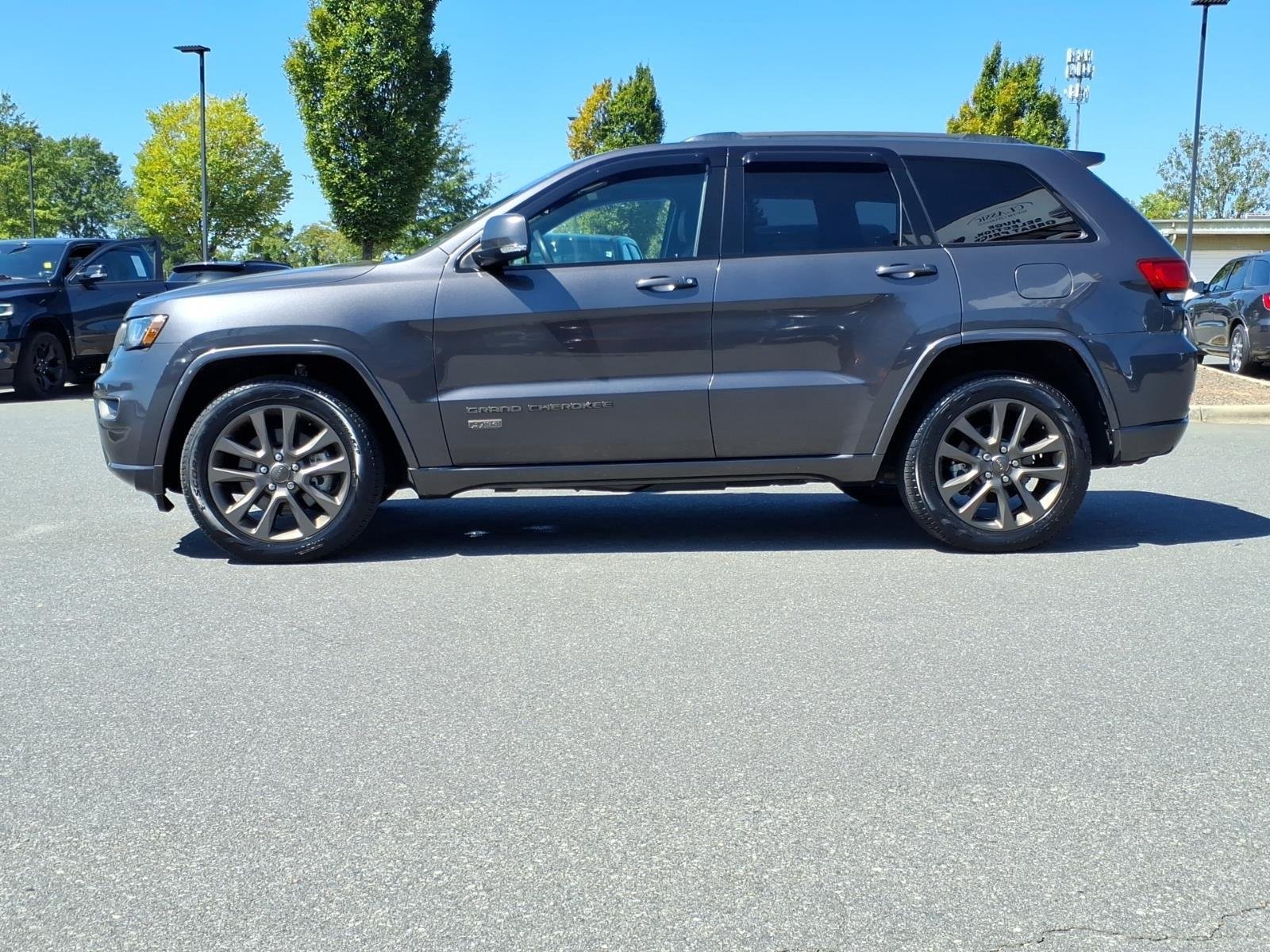 Used 2016 Brilliant Black Crystal Pearlcoat Jeep Limited 75th Anniversary image 3