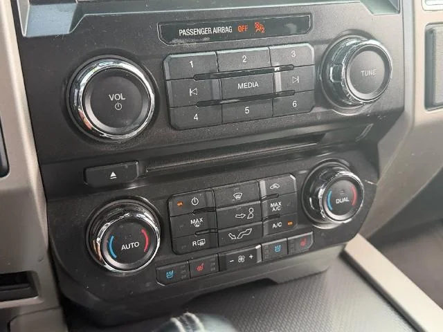 Used 2015 Ingot Silver Metallic Ford Lariat image 59