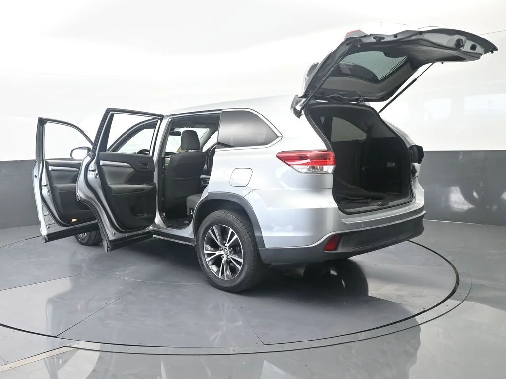 Used 2019 Celestial Silver Metallic Toyota LE image 73