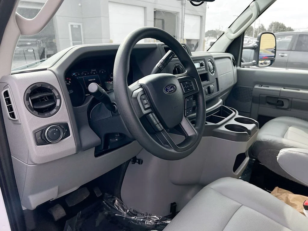 New 2027 Oxford White Ford Base image 3