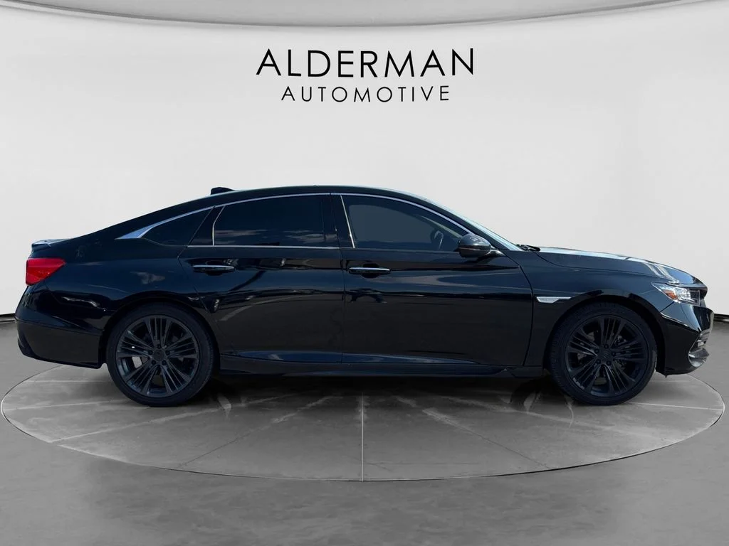 Used 2018 Black Honda Touring 2.0T image 6