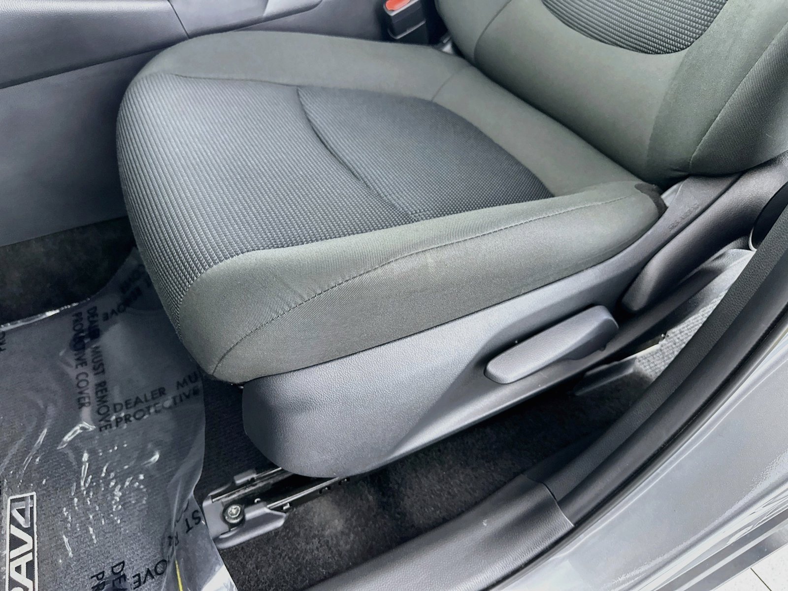 2025 Toyota RAV4 LE - Photo 25