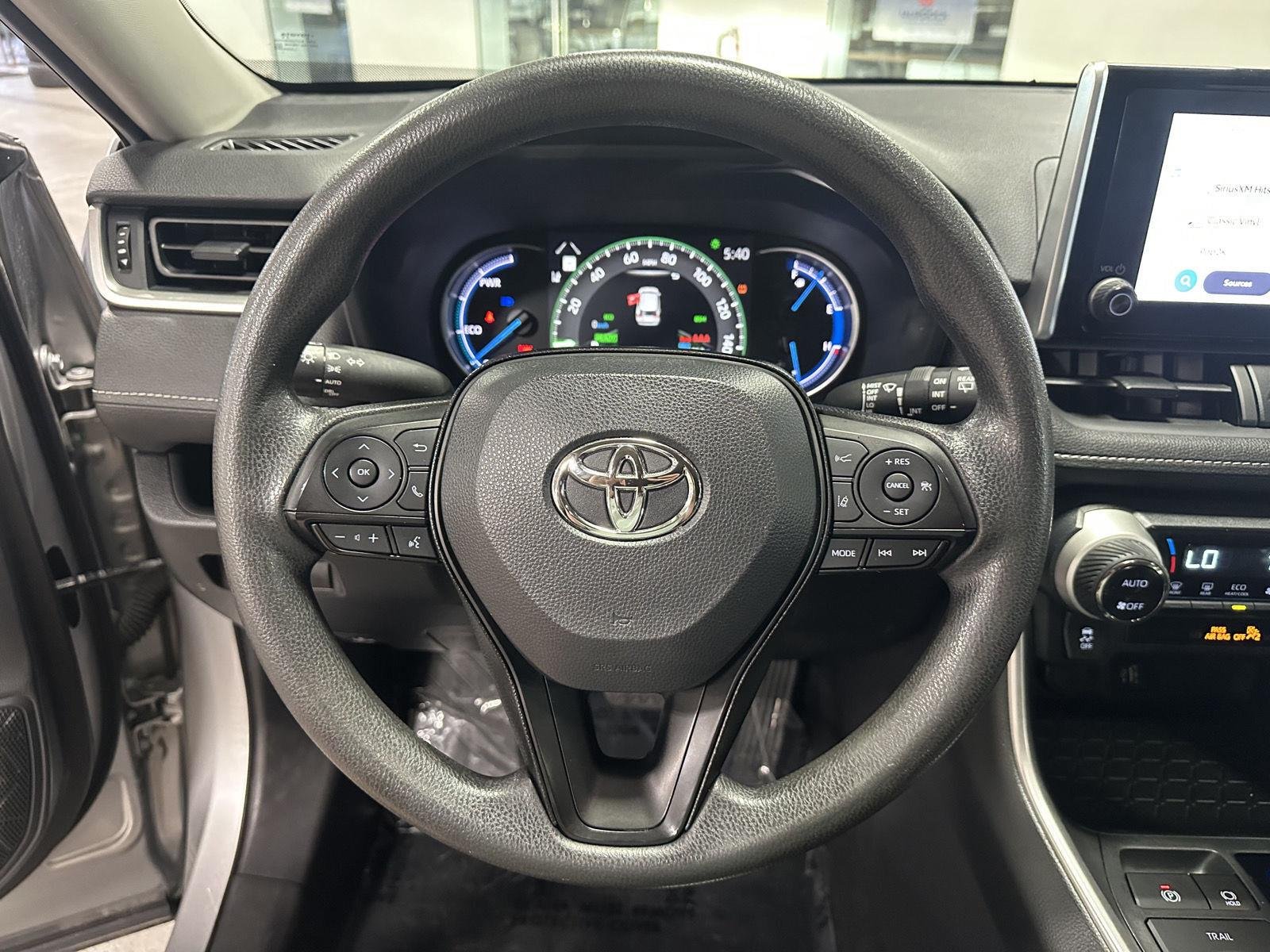 2024 Toyota RAV4 XLE - Photo 25