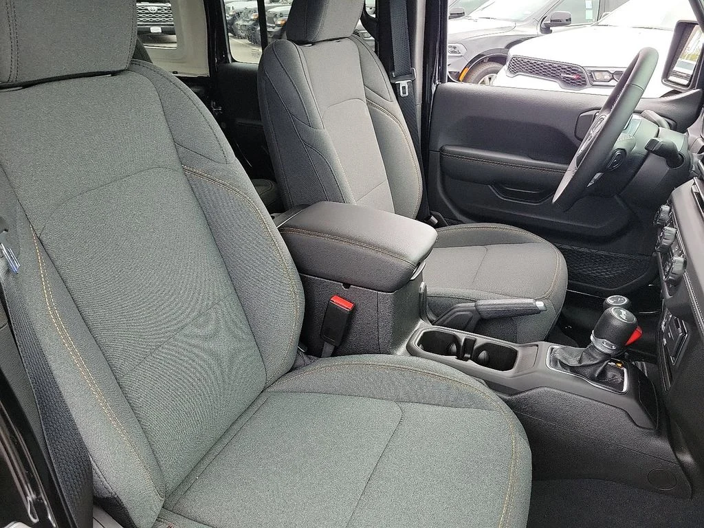 2025 Jeep Wrangler 4-Door Sahara - Photo 15