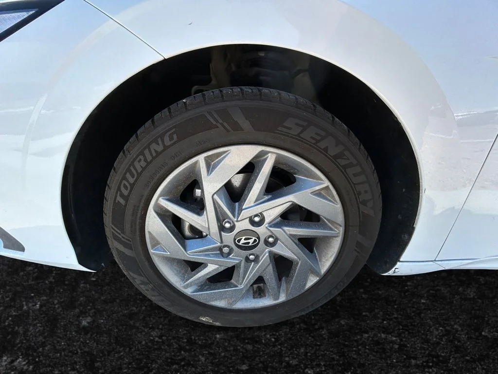 Used 2024 White Hyundai SEL image 27