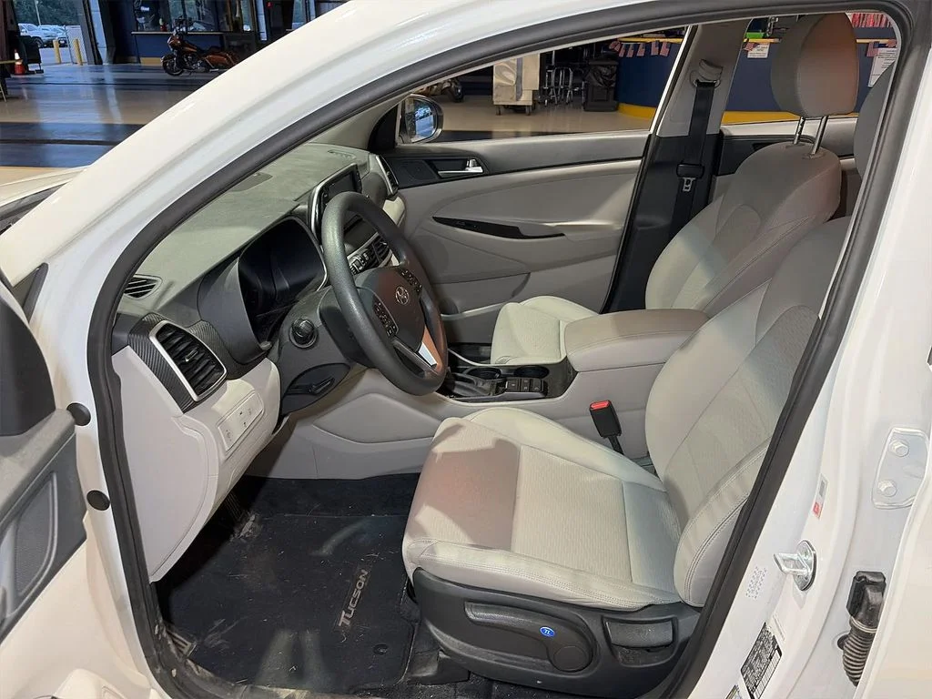 Used 2019 White Hyundai SE image 8