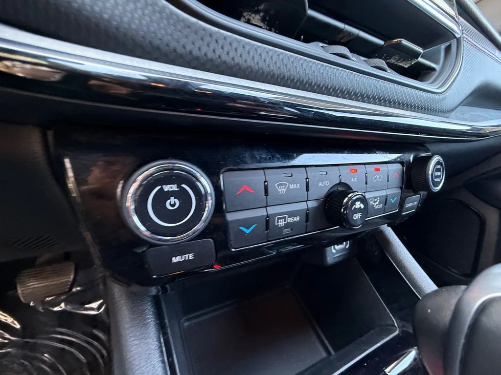 Used 2025 Silver Jeep Trailhawk image 23
