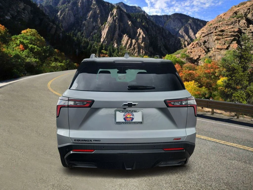Used 2025 Gray Chevrolet RS image 4
