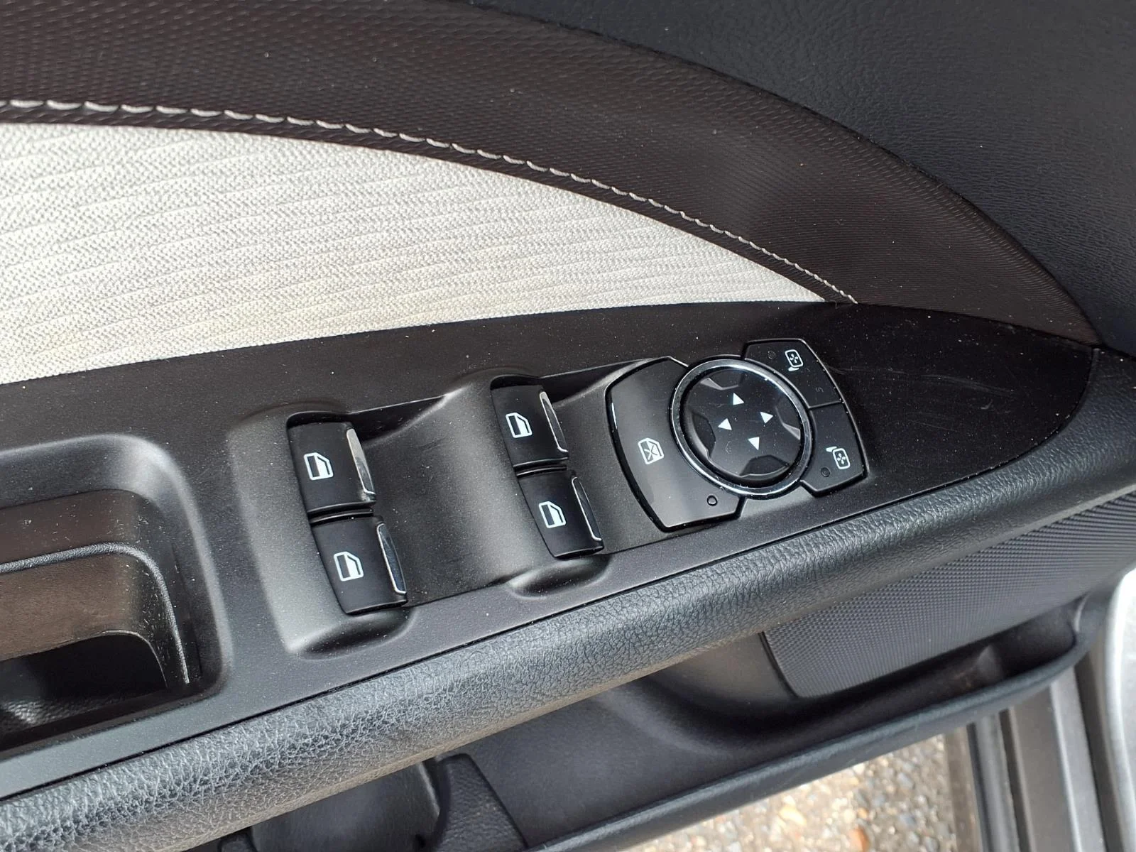 Used 2020 Magnetic Metallic Ford SE image 7
