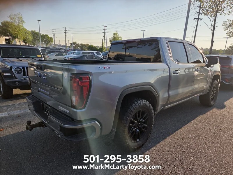 Used 2025 Sterling Metallic GMC ELEVATION image 4