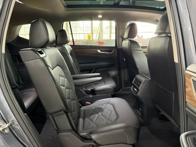 Used 2024 Gray Volkswagen 2.0T SE w/Technology image 9