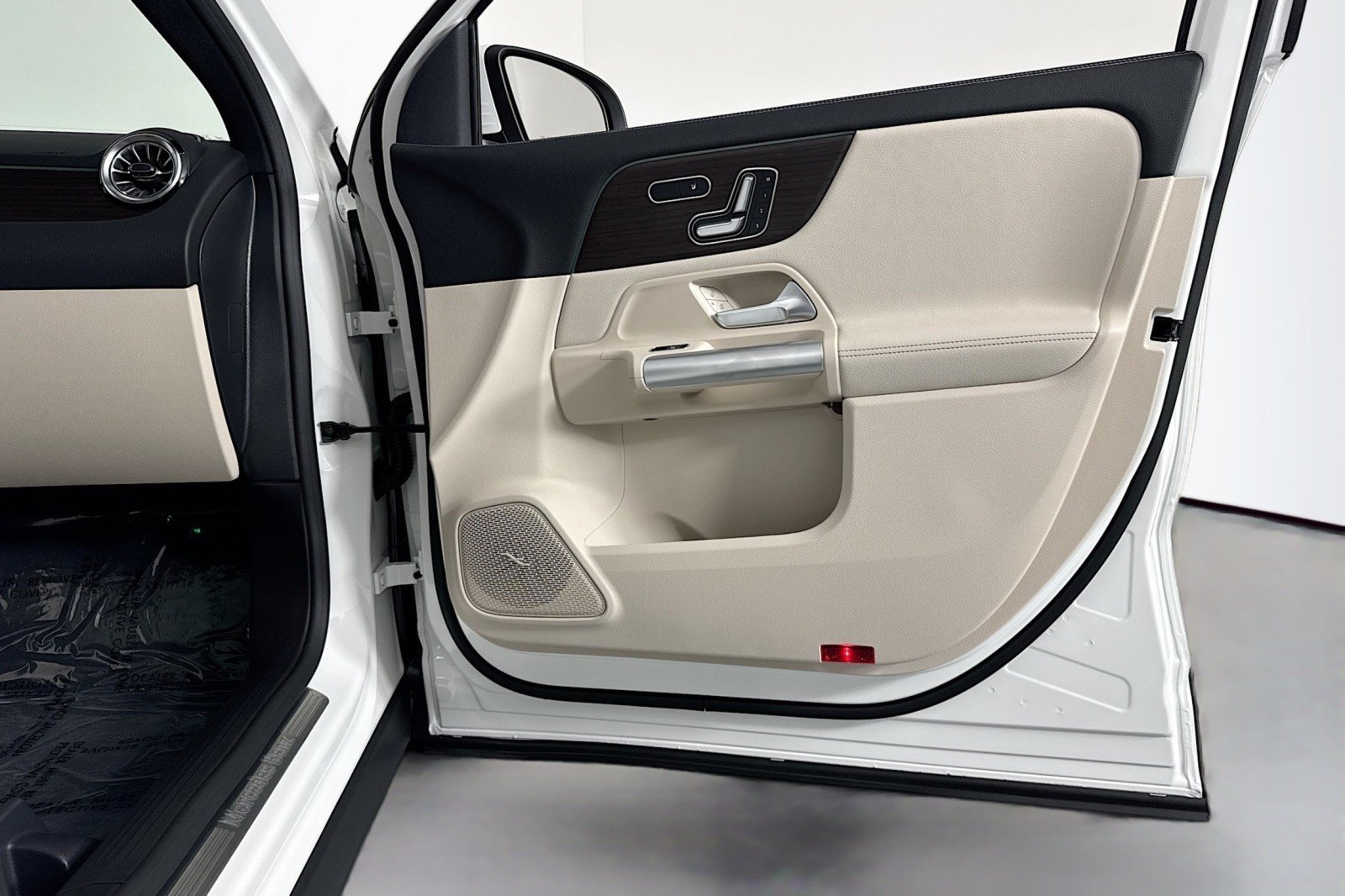 Certified Used 2026 Polar White Mercedes-Benz GLA 250 image 24