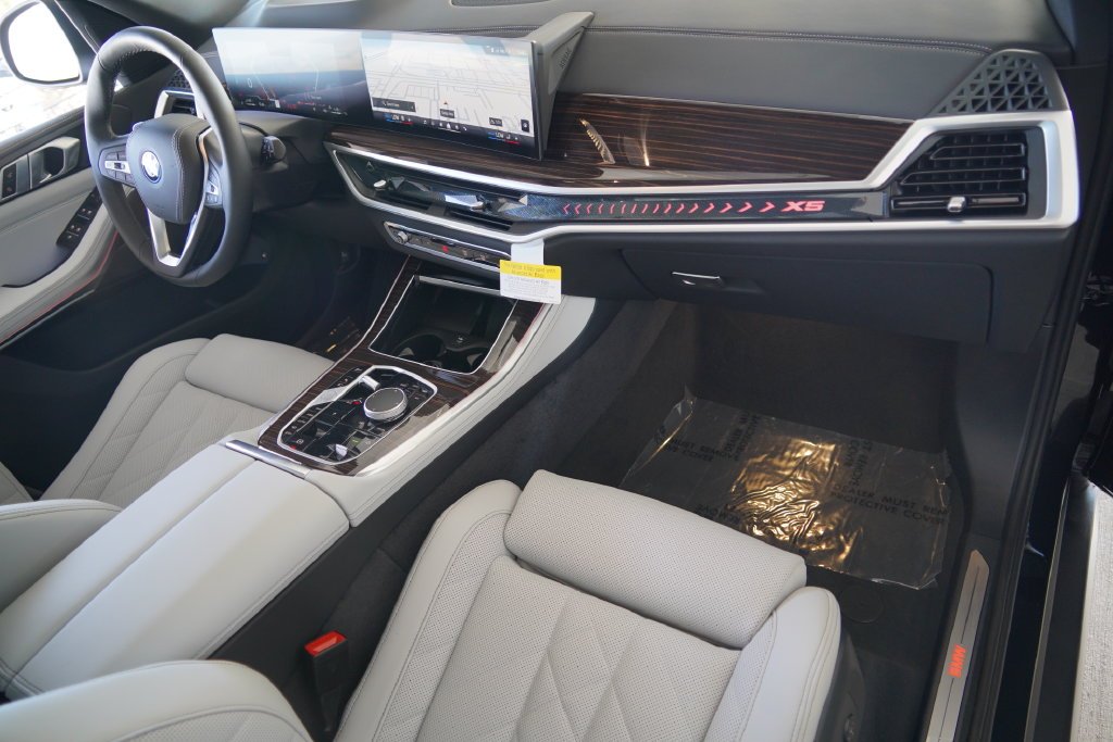 New 2026 Black Sapphire Metallic BMW xDrive50e image 17