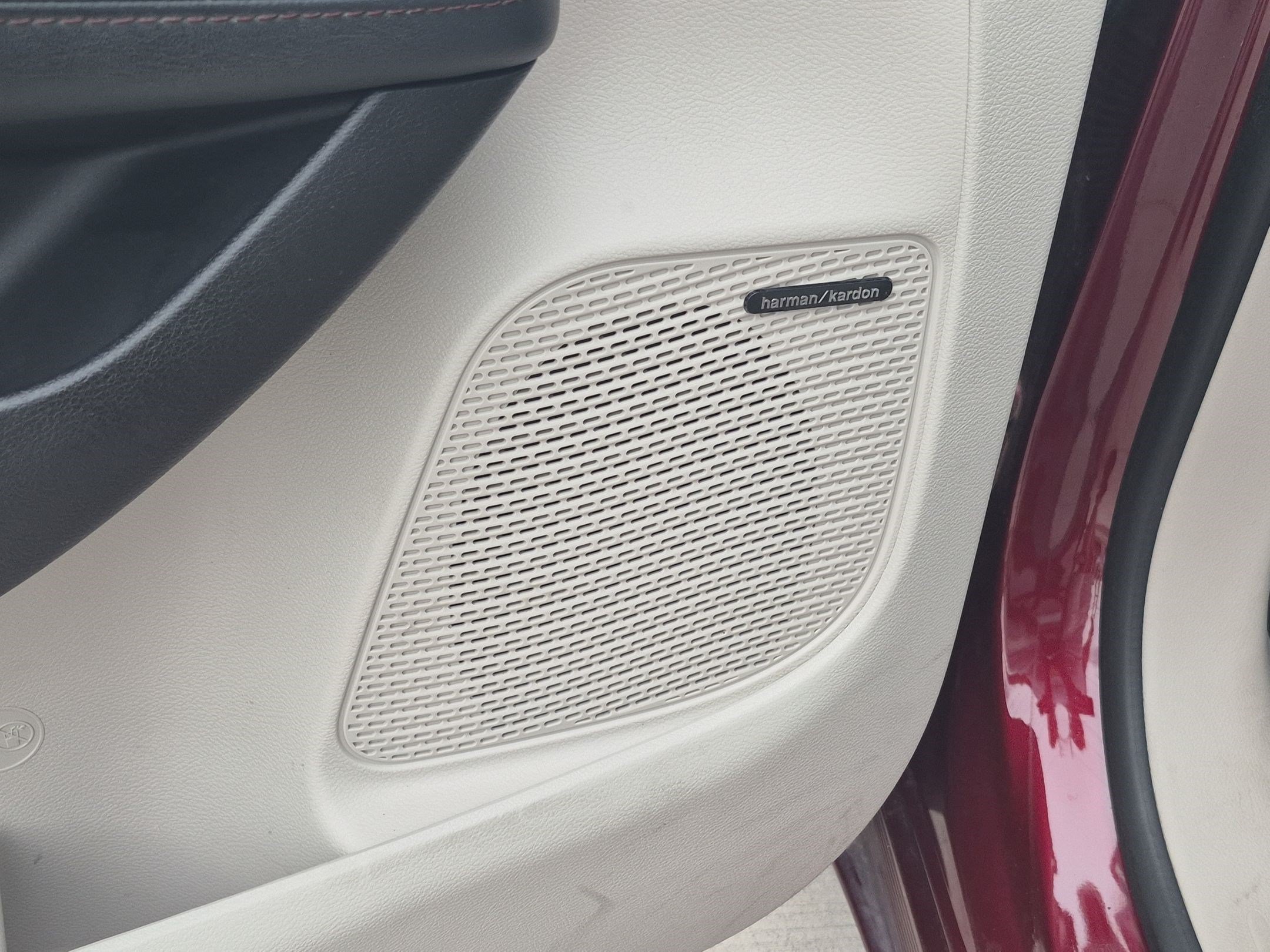 Used 2017 Velvet Red Pearlcoat Chrysler Limited image 13