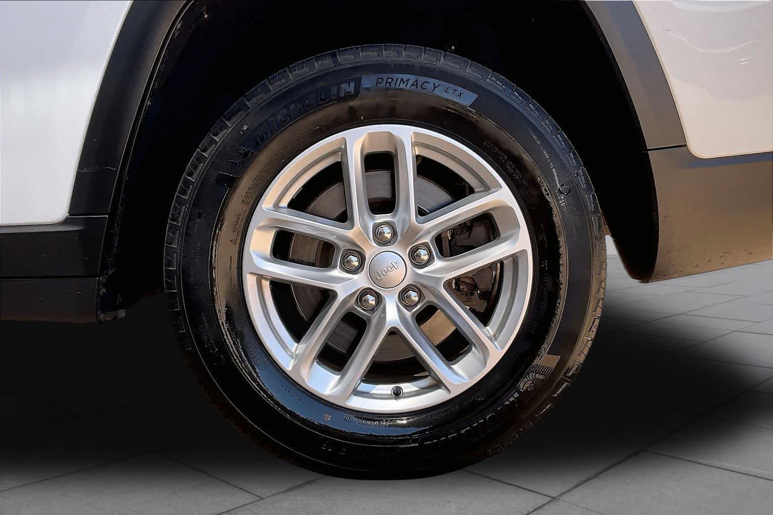 Used 2023 Bright White Clearcoat Jeep Laredo image 12