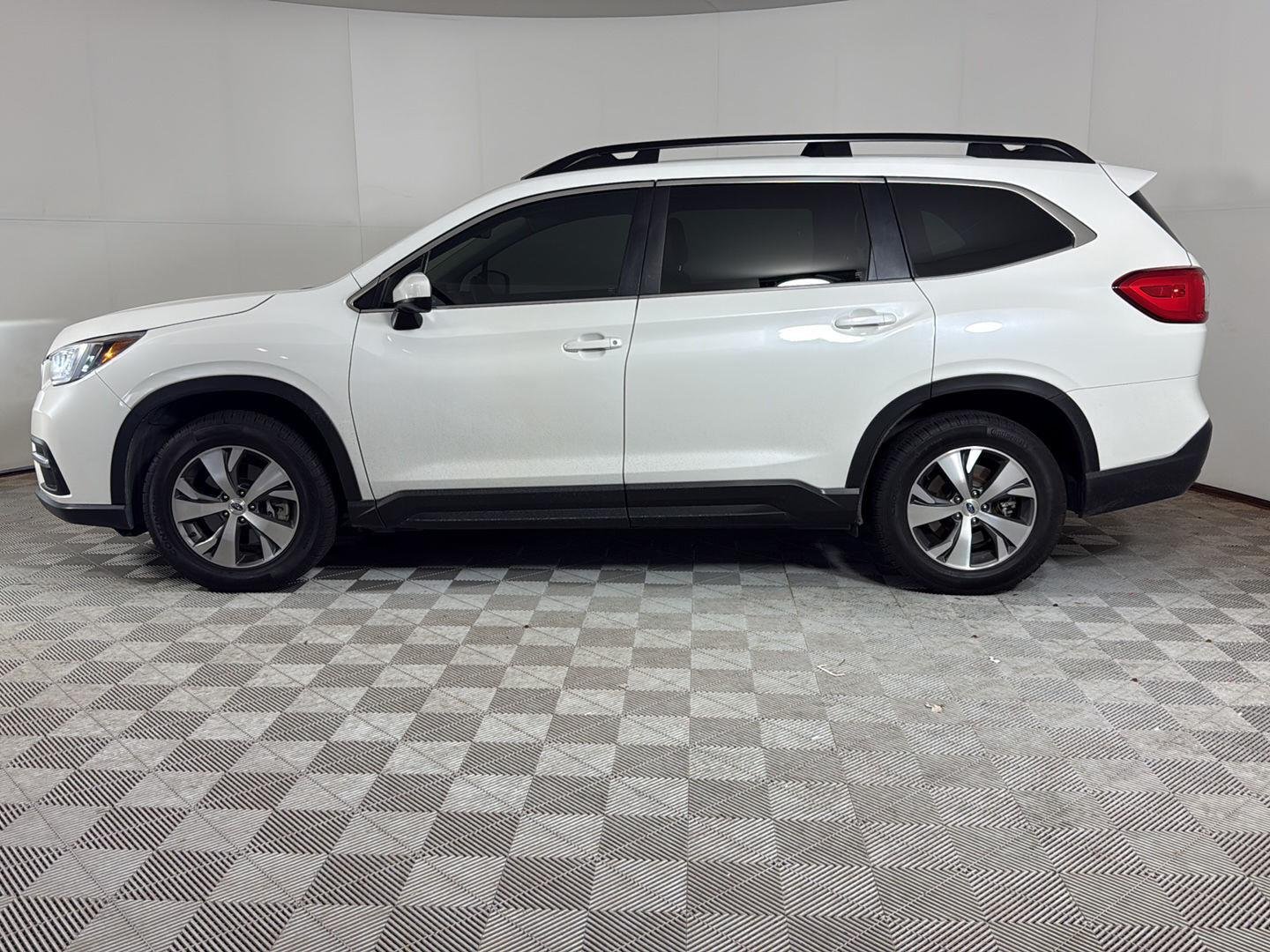 Used 2019 Crystal White Pearl Subaru Premium image 4