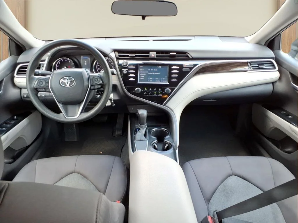 Used 2018 Silver Toyota LE image 23