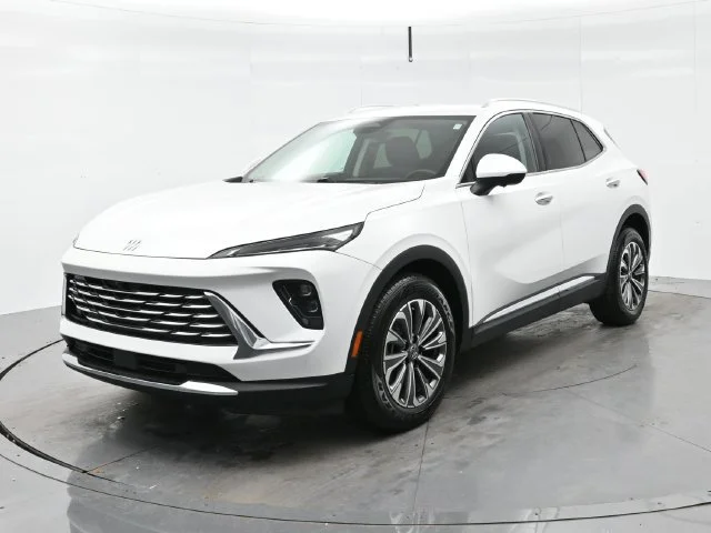 Used 2024 Summit White Buick Preferred image 3