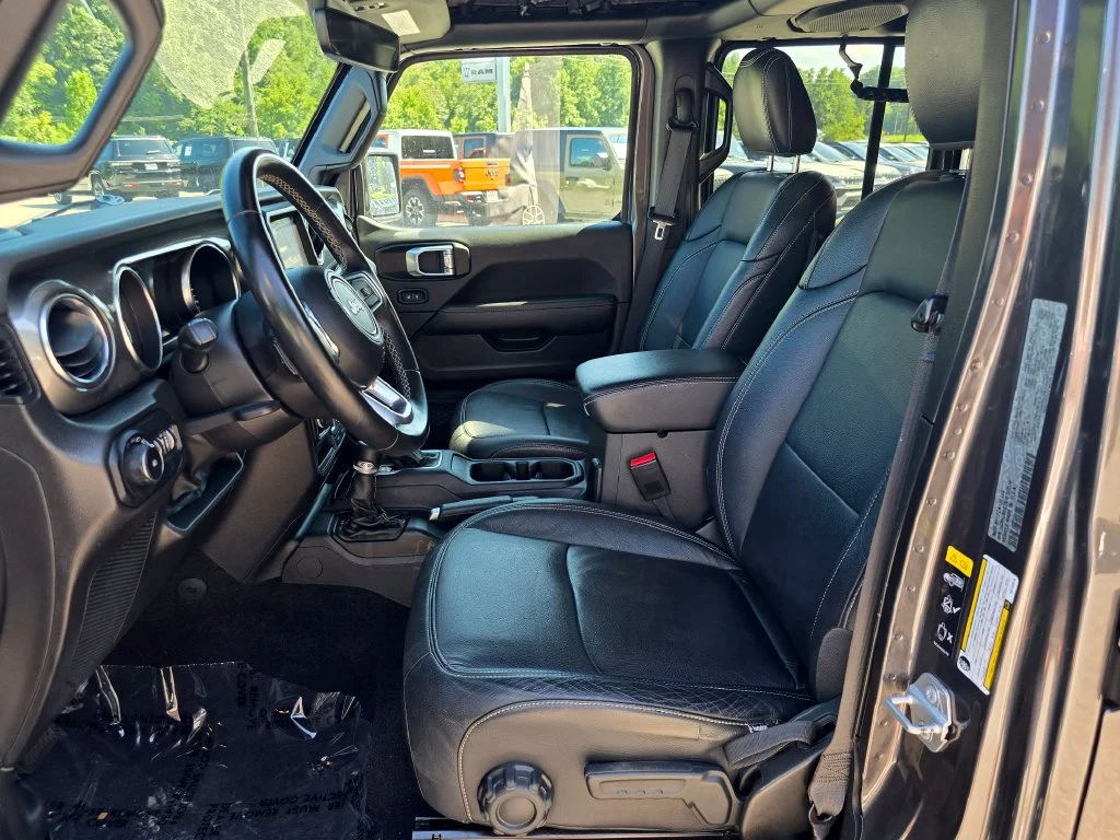 Used 2022 Gray Jeep Unlimited Sahara image 4