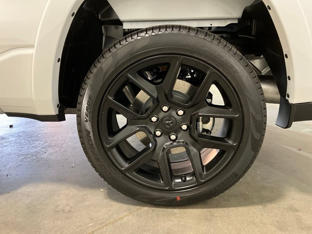 New 2026 Ivory White Tri-Coat Pearl-Coat Exterior Paint RAM Laramie image 33