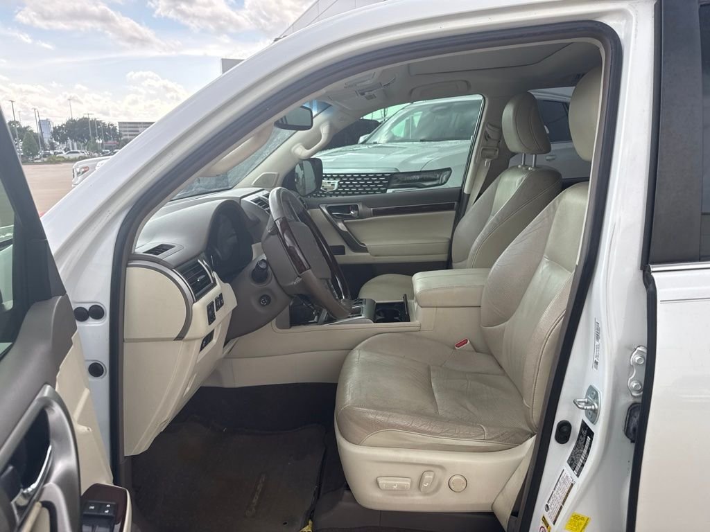 Used 2014 Starfire Pearl Lexus 460 image 2
