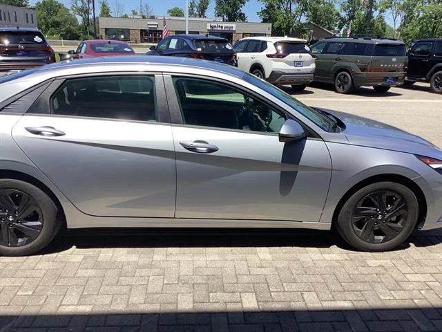 Certified Used 2023 Shimmering Silver Pearl Hyundai SEL image 3