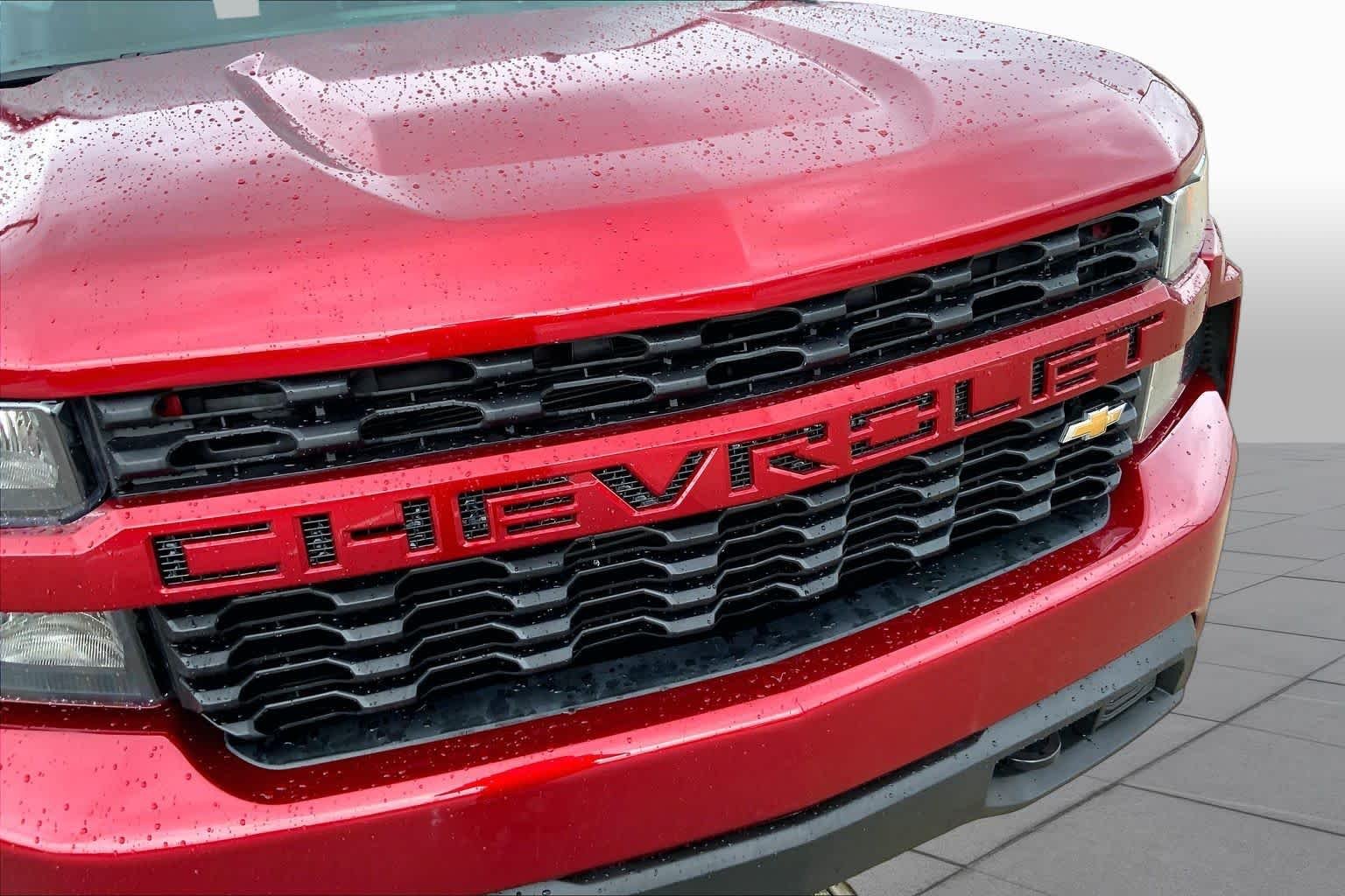 Used 2022 Cherry Red Tintcoat Chevrolet Custom image 29